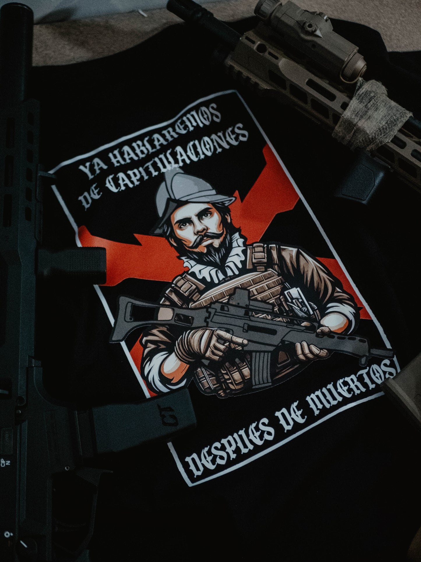 Camiseta “Después de Muertos” Civil Táctico x Bigote Táctico – Edición Colaboración