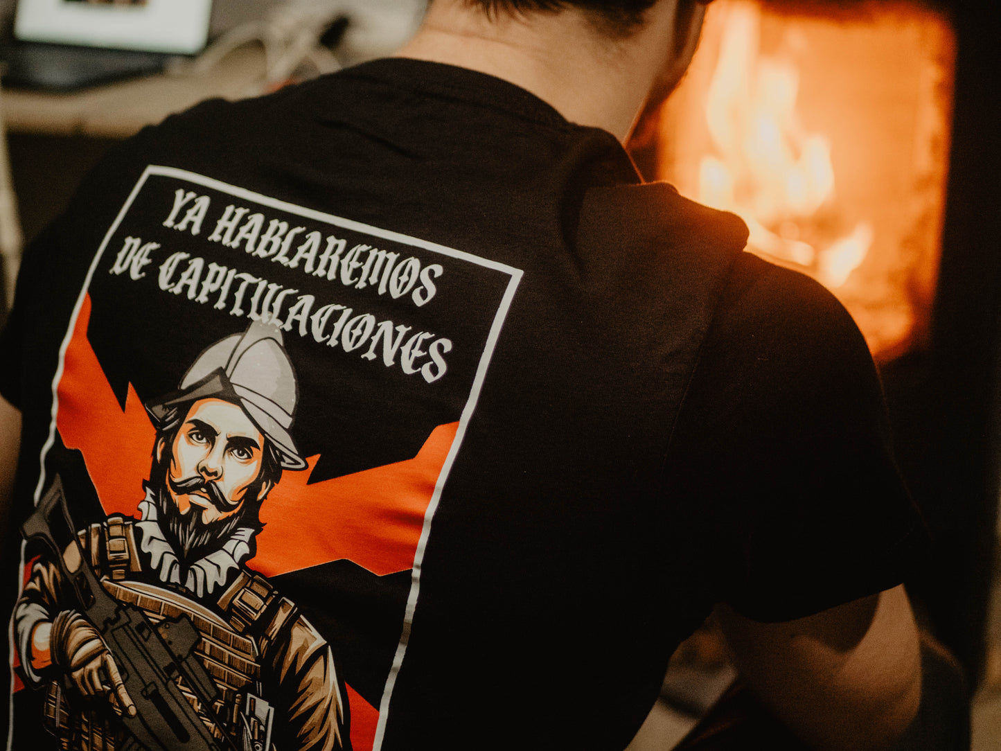 Camiseta “Después de Muertos” Civil Táctico x Bigote Táctico – Edición Colaboración