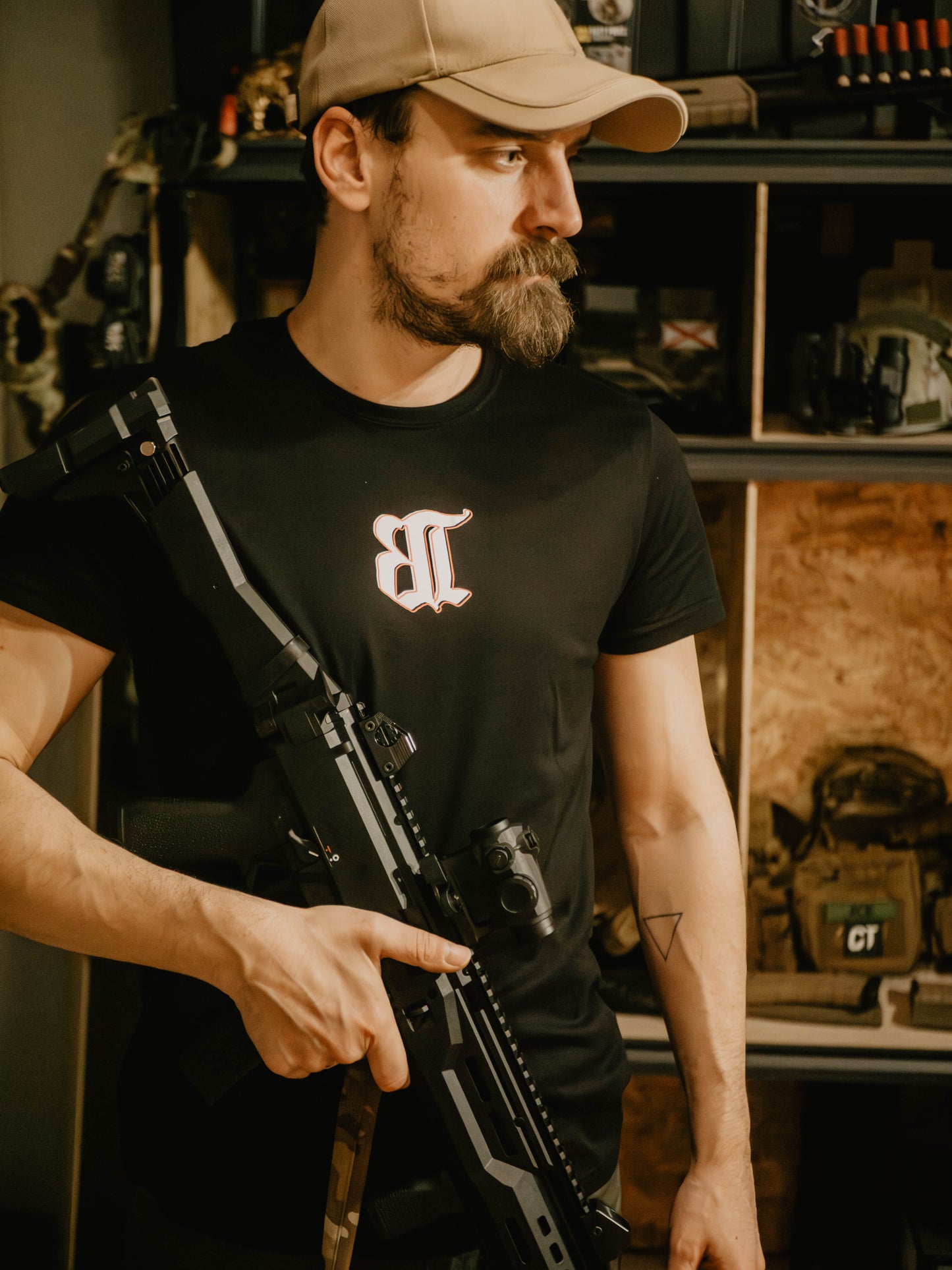 Camiseta “Después de Muertos” Civil Táctico x Bigote Táctico – Edición Colaboración